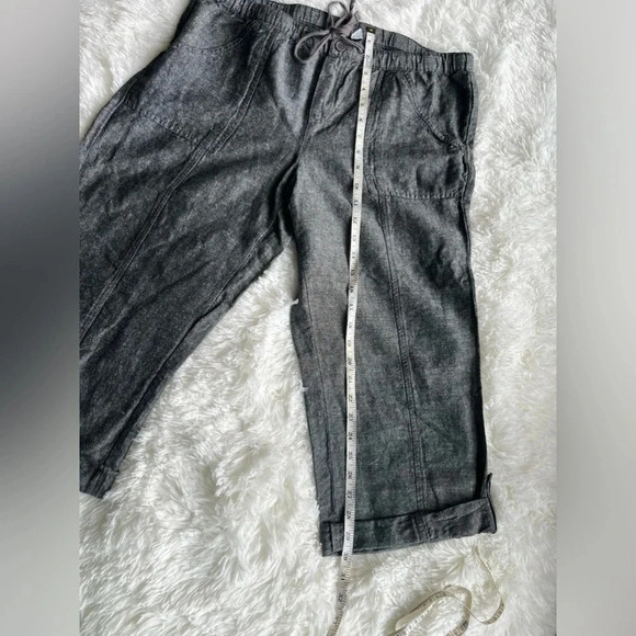 New York & Company Capris - Picture 6 of 9
